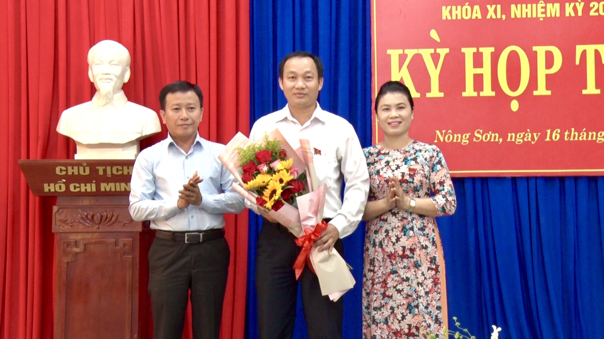 Ông Ngô Văn Sỹ - Phó Bí thư Thường trực Huyện ủy Nông Sơn được bầu giữ chức Chủ tịch HĐND huyện.